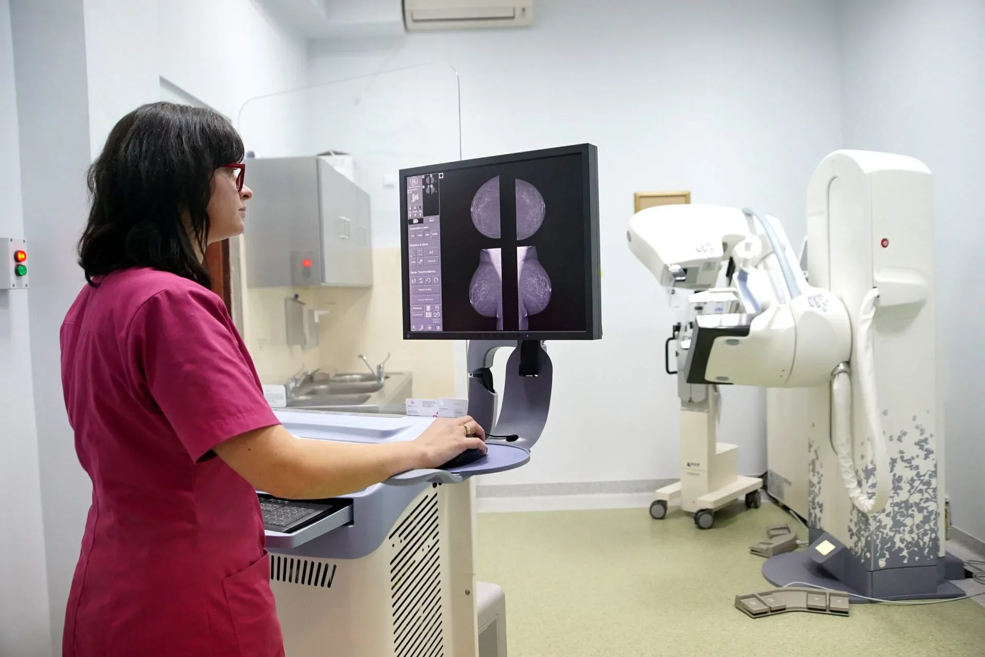 Mammografa Cyfrowa Senographe Essencial firmy GE Mammografa Cyfrowa Senographe Essencial firmy GE